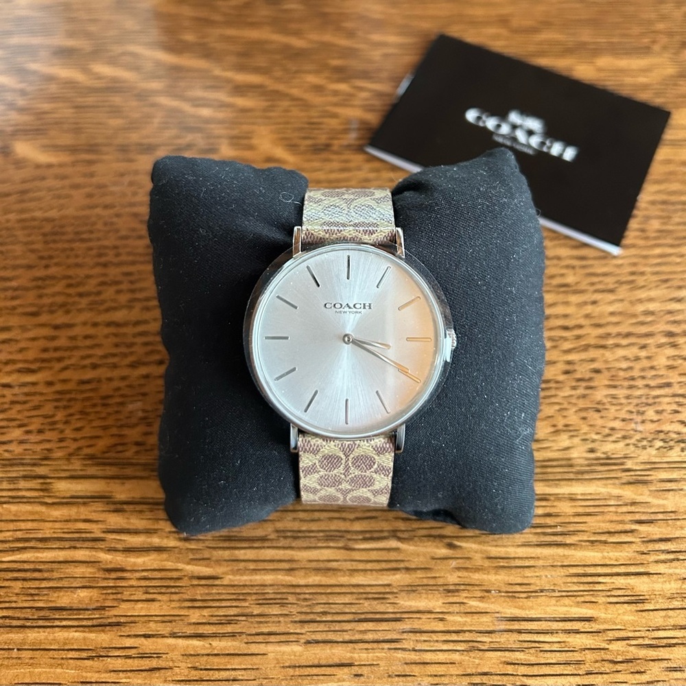 COACH NWT/ NIB/ Woman’s/ Perry Brown Canvas Strap/Watch 36mm - Picture 2 of 6